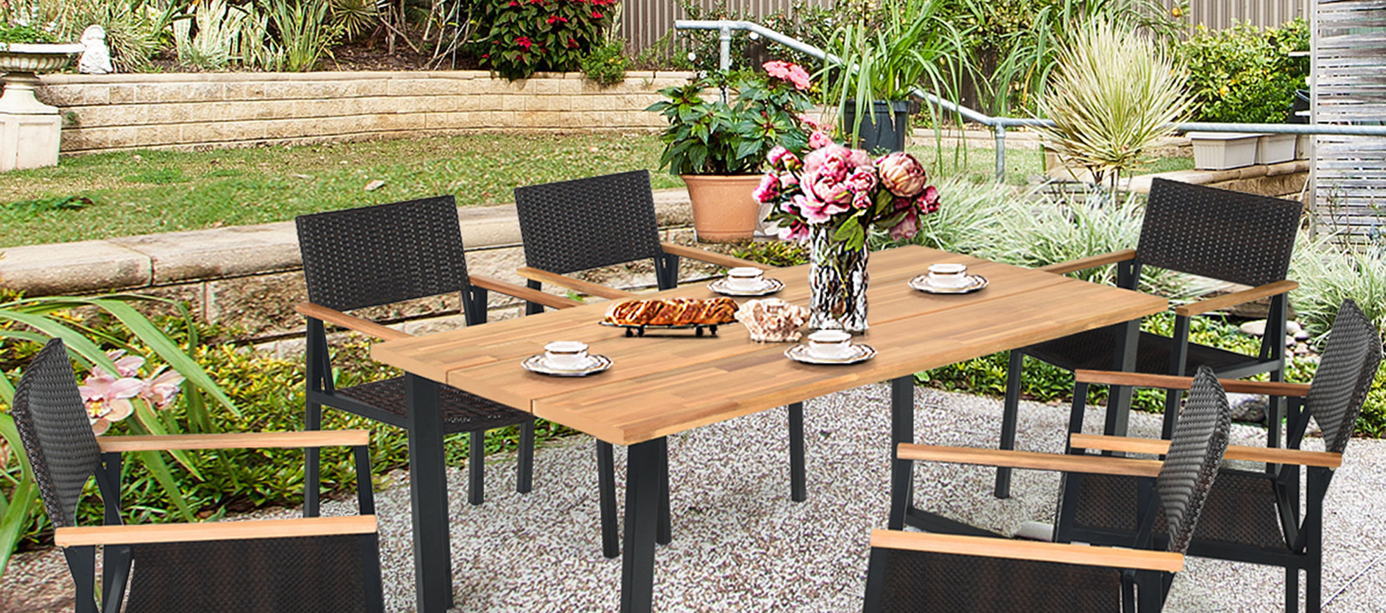 Four Simple Tips to Enhance Your Outdoor Entertaining Space